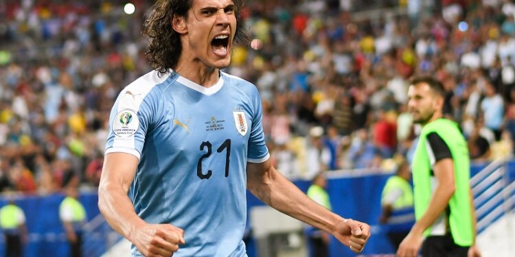 Llegó Cavani, se hace la revisión médica y lo presentan en la Bombonera