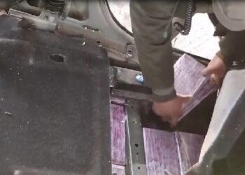 Secuestran más de 50 kilos de cocaína ocultos en un vehículo de un convoy