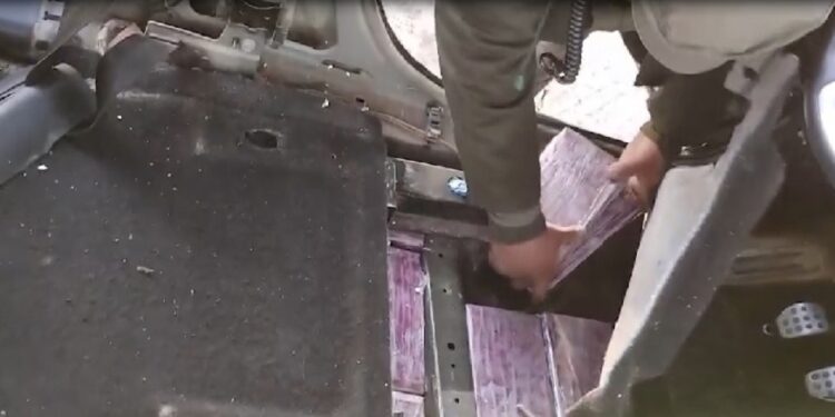 Secuestran más de 50 kilos de cocaína ocultos en un vehículo de un convoy