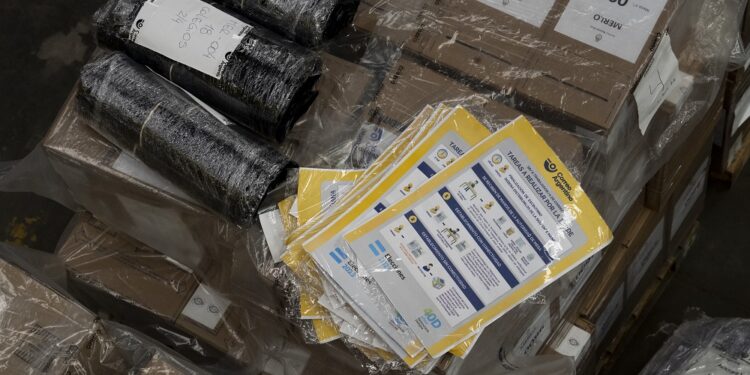 La DINE y el Correo Argentino iniciaron la compleja logística electoral para las PASO
