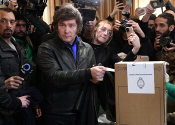 Javier Milei votó en la UTN del barrio de Almagro