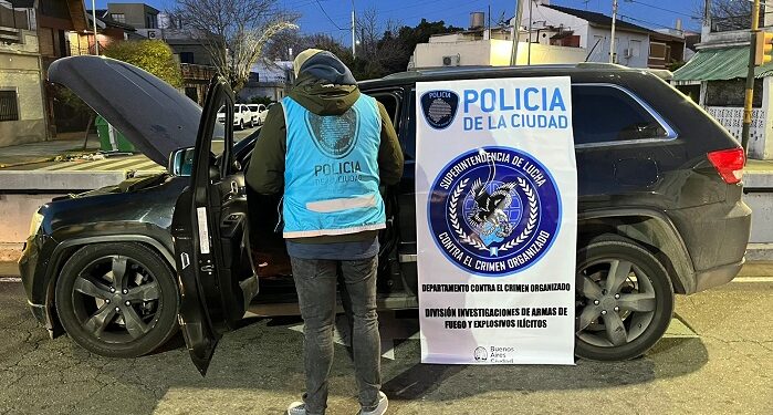 Cayó el «Batimóvil» de la General Paz: el conductor quedó detenido