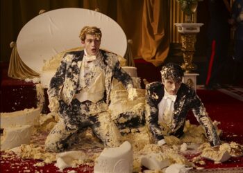 «Rojo, blanco y sangre azul»: el best-seller de romance LGBT llegó al streaming