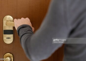 El síndrome de la puerta cerrada: «No soy antisocial, soy asocial y ermitaño. Elijo apartarme de todos porque la soledad me hace bien».