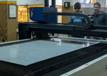 De La Matanza al mundo: pyme metalúrgica quintuplicó la fabricación de termotanques solares, sustituyó importaciones y comenzará a exportar