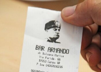 Un bar de Verona imprime recibos con la cara de Mussolini, y trae polémicas