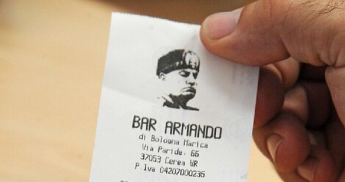 Un bar de Verona imprime recibos con la cara de Mussolini, y trae polémicas
