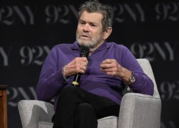 El cofundador de Rolling Stone, Jann Wenner, fue destituido del liderazgo del Rock Hall después de comentarios controvertidos