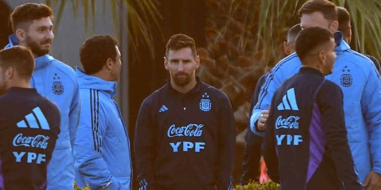 La selección se juntó con Messi y los campeones del mundo empezaron a desandar el camino hacia 2026
