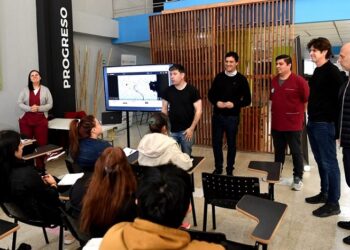 Martín Lousteau hizo campaña con Maxi Abad y Domenichini en Echeverría