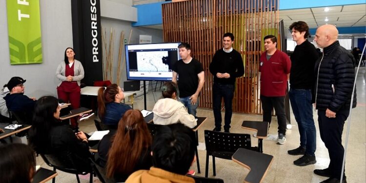 Martín Lousteau hizo campaña con Maxi Abad y Domenichini en Echeverría