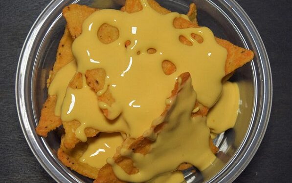 Cómo hacer unos nachos caseros para armar un banquete mexicano