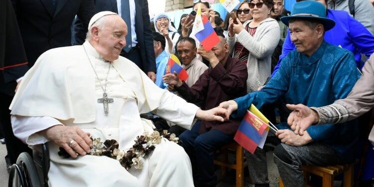 Francisco llegó a Mongolia para alentar a la pequeña comunidad católica