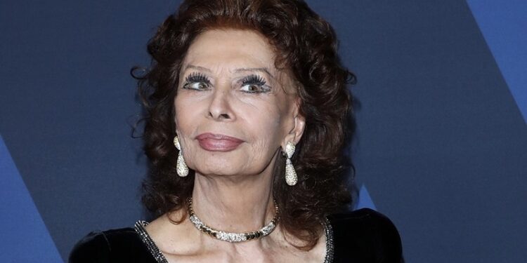 Sofía Loren fue operada por una fractura de cadera a los 89 años