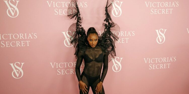 Victoria’s Secret celebra su retorno a la pasarela con una nueva generación de “ángeles”