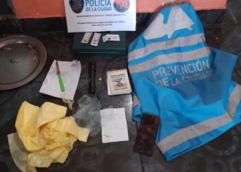 Vendía drogas frente a un colegio en el Barrio Piedrabuena y fue detenido
