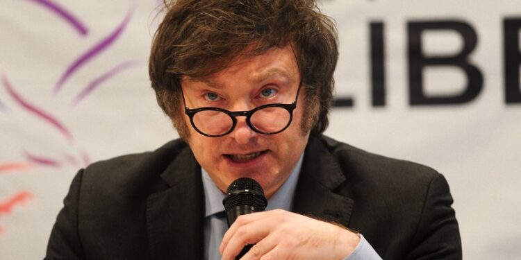 Javier Milei aseguró que se trata de «ensuciar el proceso electoral» para «proscribir» su candidatura