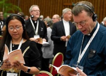 La Asamblea sinodal oró por la paz en Medio Oriente