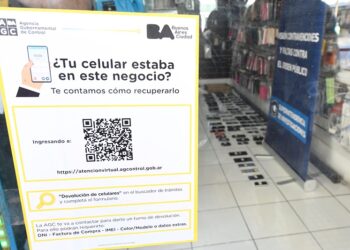 Clausuran local en Flores con teléfonos robados