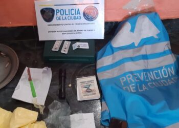 Vendía drogas frente a un colegio en el Barrio Piedrabuena y fue detenido