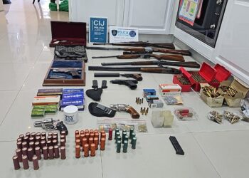 En Puerto Madero lo denunciaron por amenazas y le encontraron un arsenal de armas de guerra