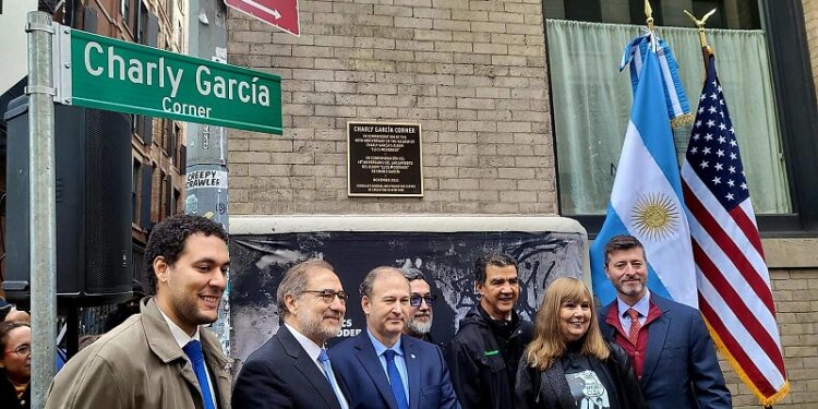 Una esquina de Nueva York lleva el nombre de Charly García