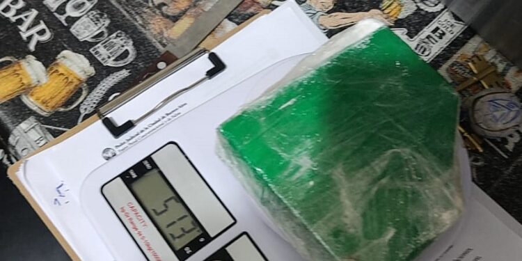 Golpe al narcotráfico en Versalles y Liniers: tres allanamientos, gran cantidad de droga secuestrada y un detenido