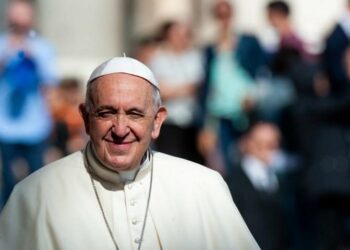 El Papa Francisco no tiene fiebre y mejora de la gripe