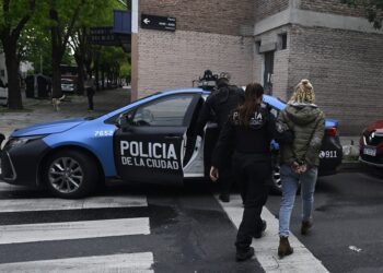 Dos «Viudas Negras» fueron detenidas junto a un cómplice luego de robarle el auto a un hombre