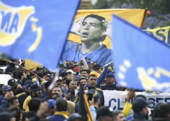 El Indio Solari le mandó su apoyo a Riquelme: «Sé de tu honestidad y de tu capacidad»