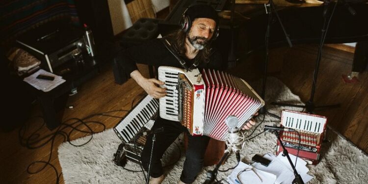 El Chango Spasiuk dice «Taco y suela» en Niceto Club