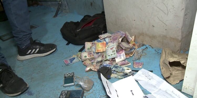 Seis detenidos en media docena de allanamientos por narcomenudeo en el Barrio 31