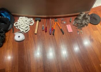 Detienen a dos ladrones que robaron un departamento durante el brindis navideño