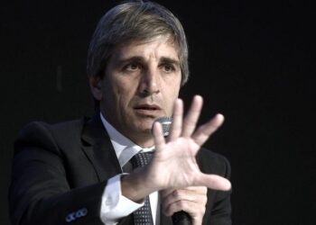 Luis Caputo asume en el Ministerio de Economía con un equipo aún incompleto