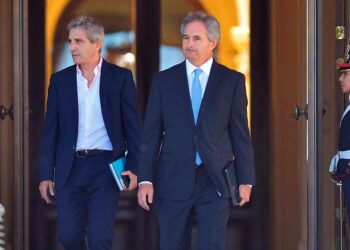 El ministro Luis Caputo anunciará este Martes el paquete de medidas económicas