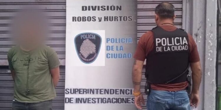 Motochorro detenido tras arrebato en pleno centro porteño