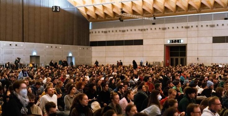 El Papa, a los jóvenes de Taizé: ‘Atrévete a construir un mundo diferente’