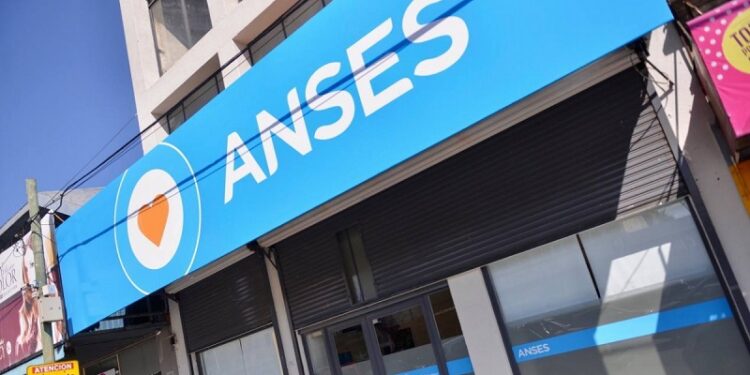 Denuncian 320 despidos de personal de planta permanente en la Anses