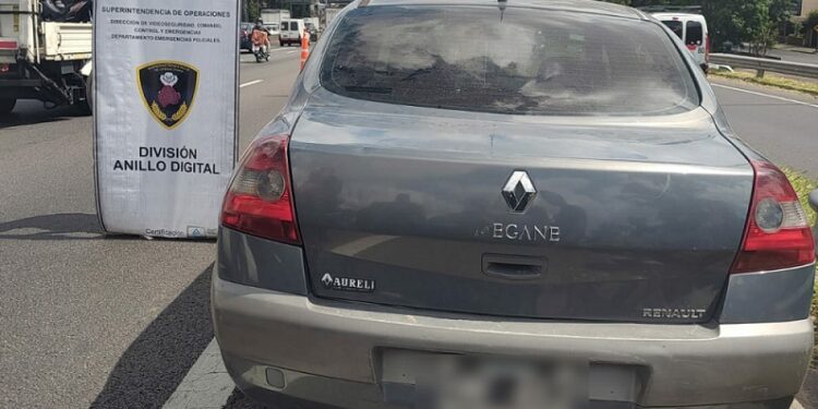 Recuperan en Liniers un auto robado y detienen a dos de sus tripulantes por encubrimiento