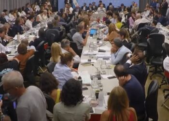 Con la presencia de funcionarios del Gobierno nacional, Diputados inició el debate de la ley ómnibus