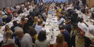 Con la presencia de funcionarios del Gobierno nacional, Diputados inició el debate de la ley ómnibus
