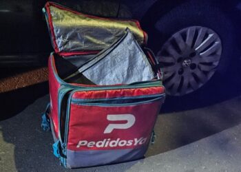 Simulaba ser delivery para robar motos: llevaba las herramientas en la caja de entregas