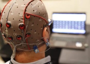 Implantan el primer chip cerebral en un ser humano: Telepathy