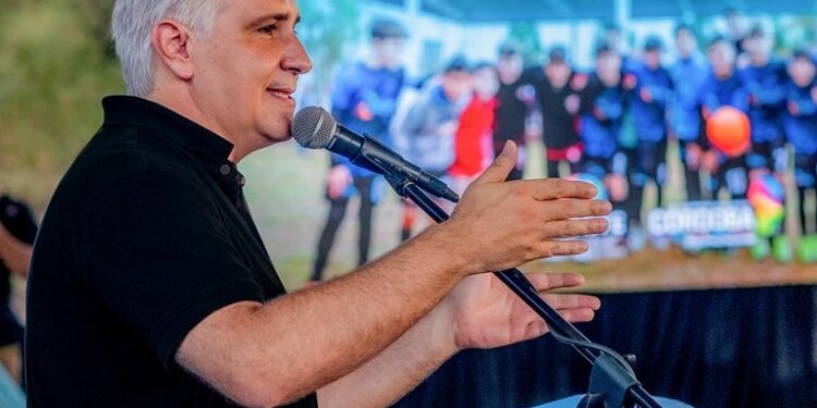 Martín Llaryora anunció la continuidad de beneficios en el transporte tras la quita del subsidio