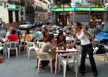 Vivir cerca de bares y restaurantes aumenta el riesgo de sufrir una insuficiencia cardíaca