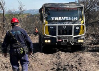 Los Bomberos de la Ciudad trabajan en el control y remisión del fuego en Chubut