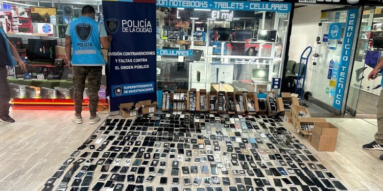 Más de mil celulares secuestrados en el centro porteño