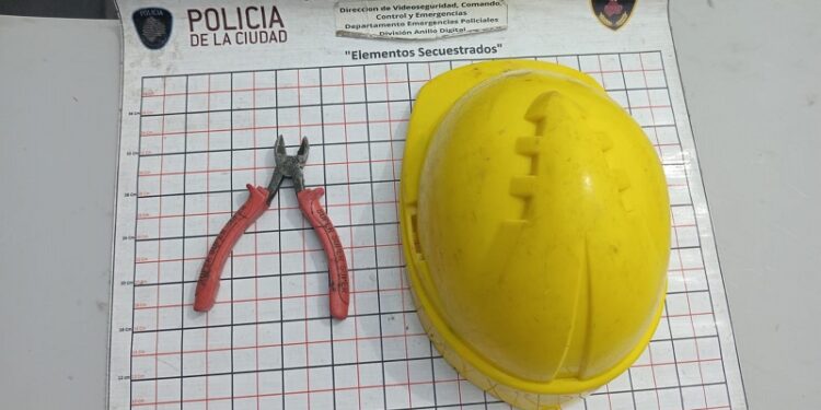 Tres detenidos en Puente La Noria por robar cables de telefonía
