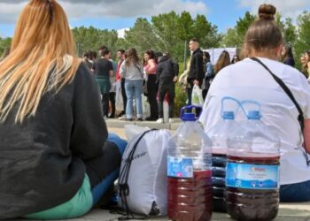 Los adolescentes que toman bebidas energéticas sacan peores notas y consumen más drogas