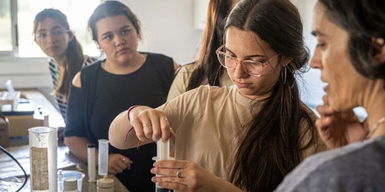 Uruguay cuenta con un 51% de científicas, y ocupa el tercer lugar en el podio continental